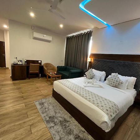 Click Collection The Abode, Dharamshala Hotel Bagian luar foto