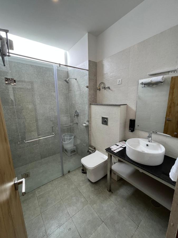 Click Collection The Abode, Dharamshala Hotel Bagian luar foto