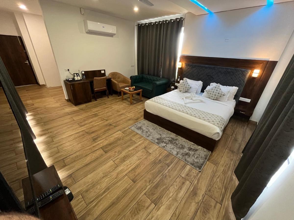 Click Collection The Abode, Dharamshala Hotel Bagian luar foto